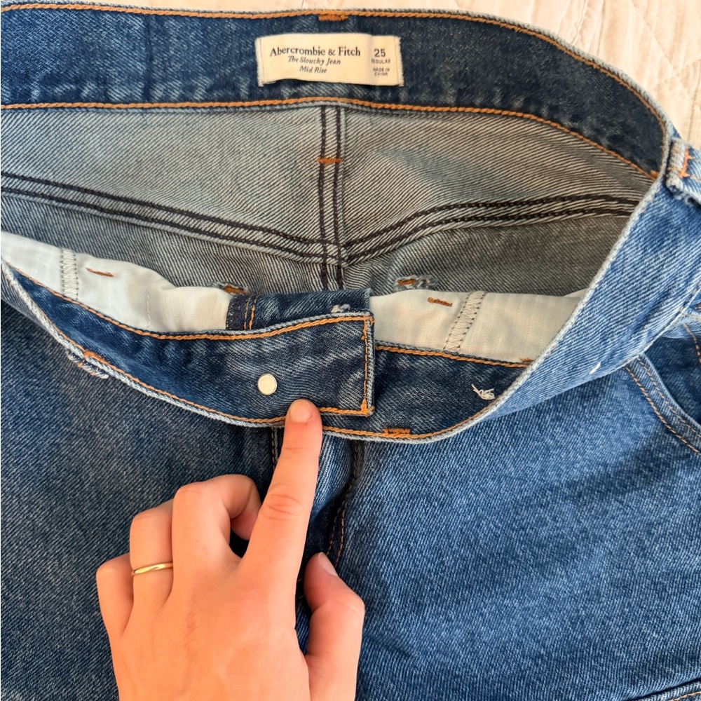 Abercrombie & Fitch Mid Rise Slouchy Jean - Picture 3 of 10